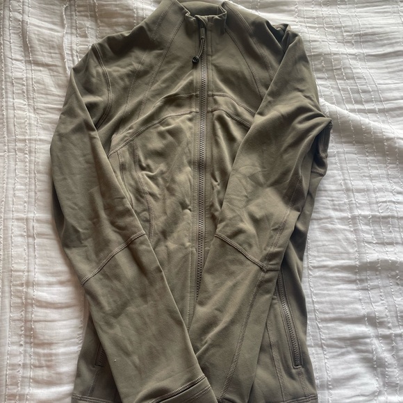 Lululemon Size 6 Define Jacket - Khaki size 6 - Picture 1 of 4